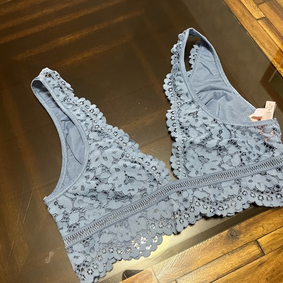 Victoria Secret’s Lace Blue Bralette Size Medium - Picture 3 of 8